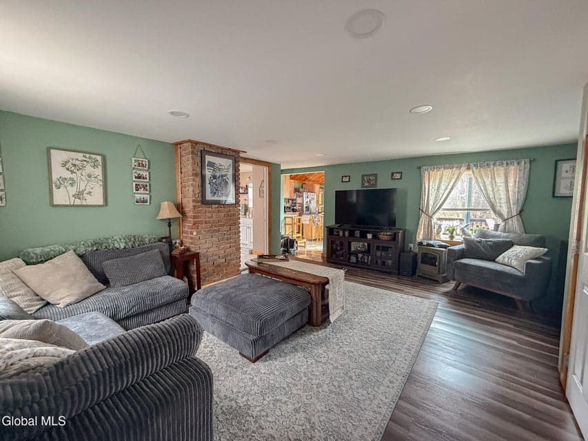 28 Hollister Street, photo 4