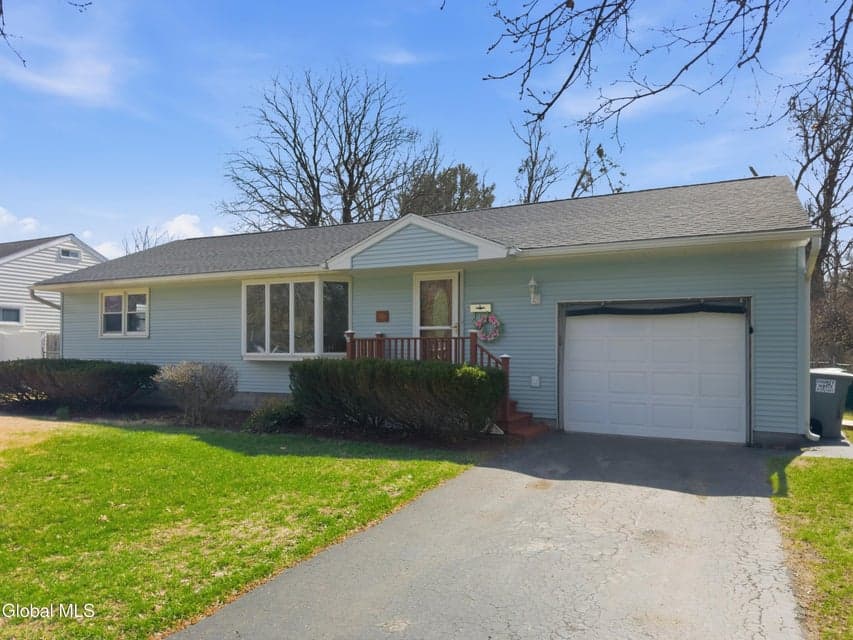 10 Knadler Drive, Colonie, NY, photo 2