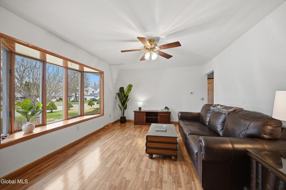 10 Knadler Drive, Colonie, NY, photo 4