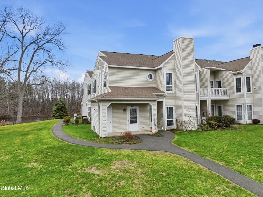 824 Ridge Circle, photo 1