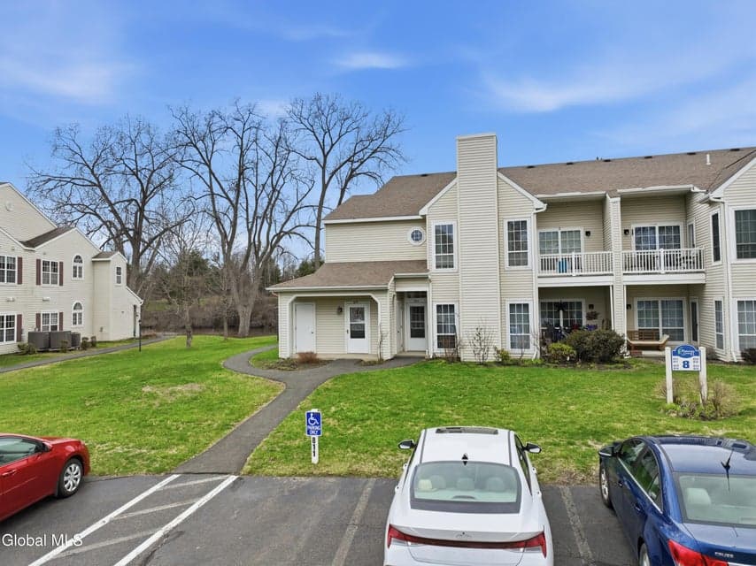 824 Ridge Circle, photo 2
