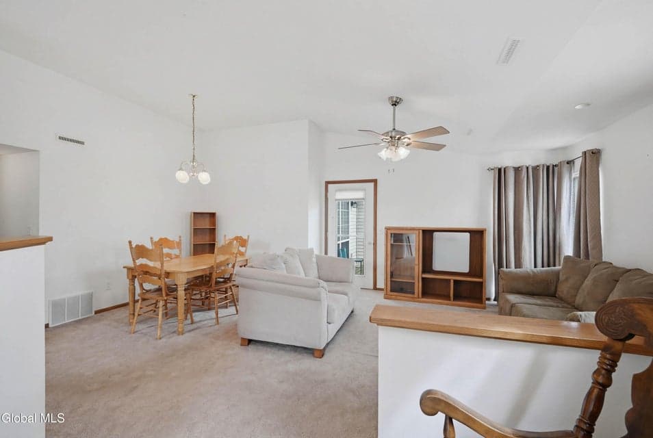 824 Ridge Circle, photo 3