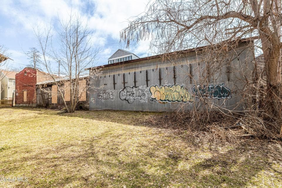 357 Columbia Street, photo 3