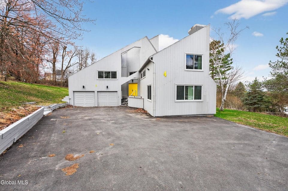 4 E Van Leuven Drive, photo 1