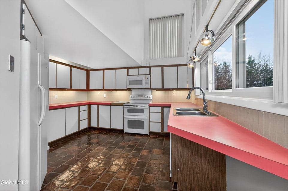 4 E Van Leuven Drive, photo 5