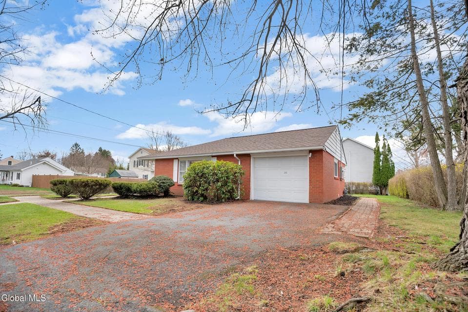 161 Doris Street, photo 1