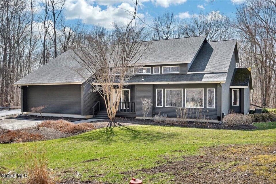212 Mannix Road, photo 1