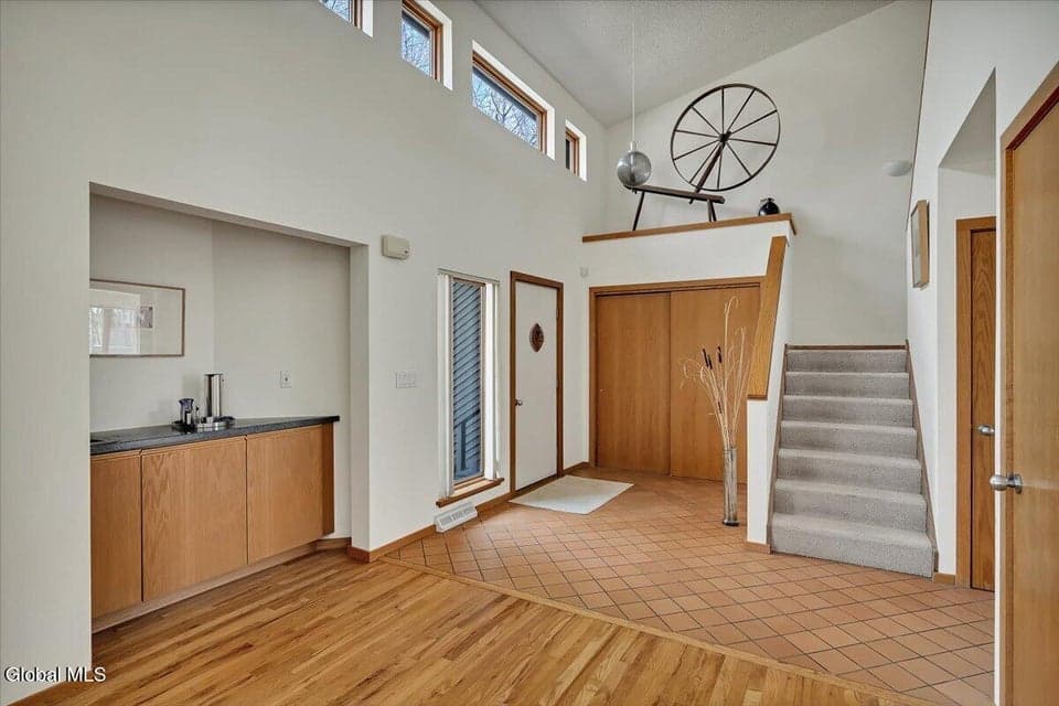 212 Mannix Road, photo 2