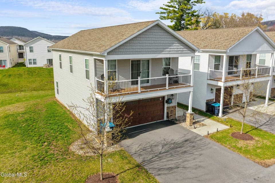 115 Marjorie Lane, photo 2