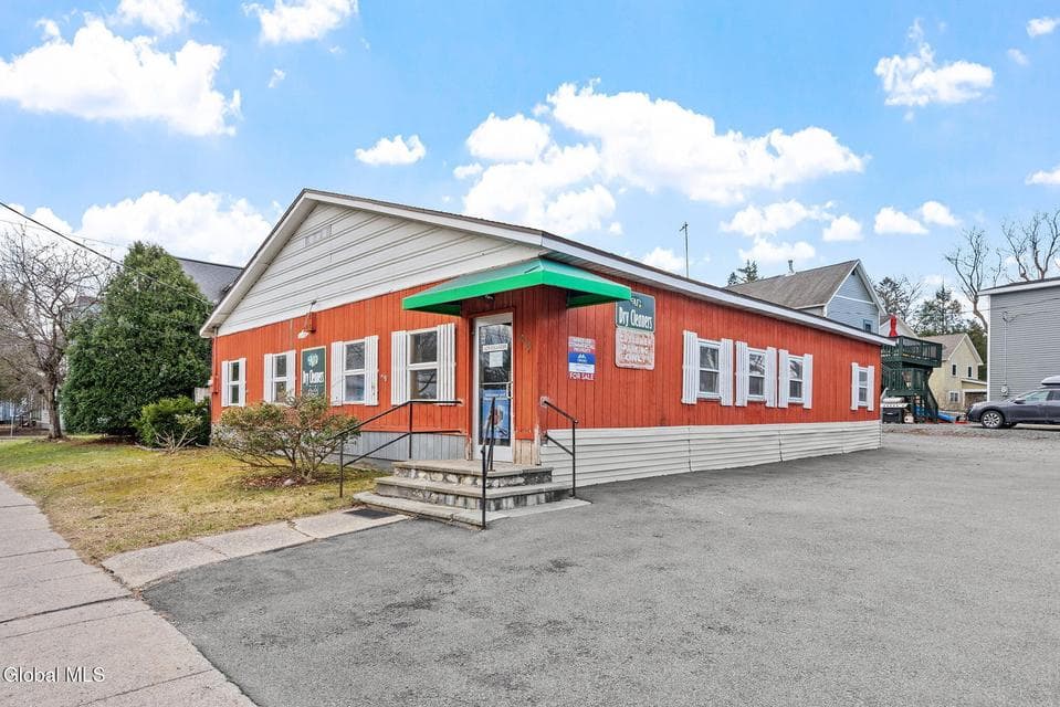 48 Lincoln Avenue, photo 2