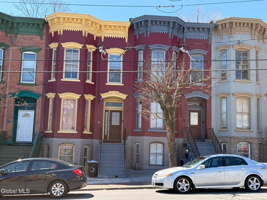 370 Clinton Avenue, photo 1