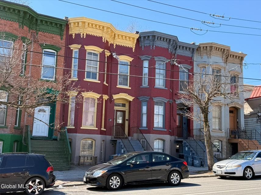 370 Clinton Avenue, photo 4