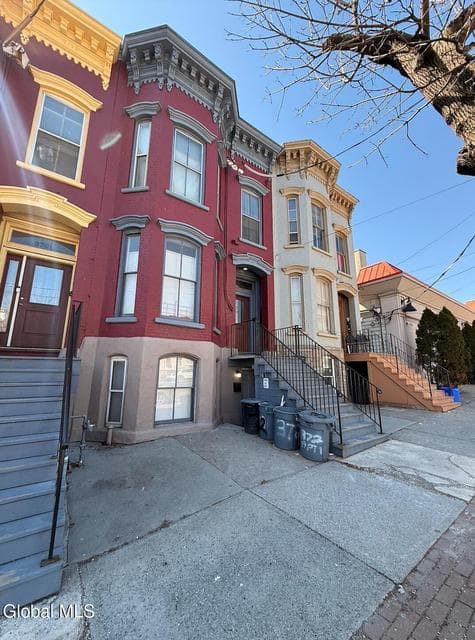 372 Clinton Avenue, photo 1