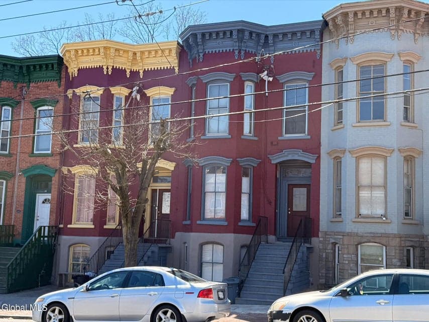 372 Clinton Avenue, photo 2
