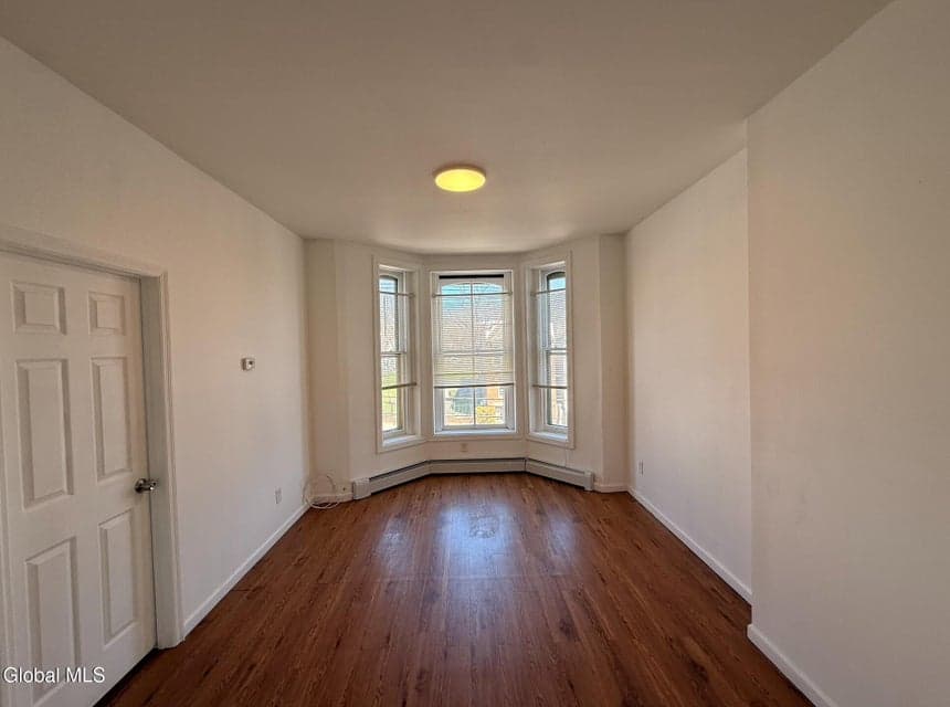 372 Clinton Avenue, photo 4