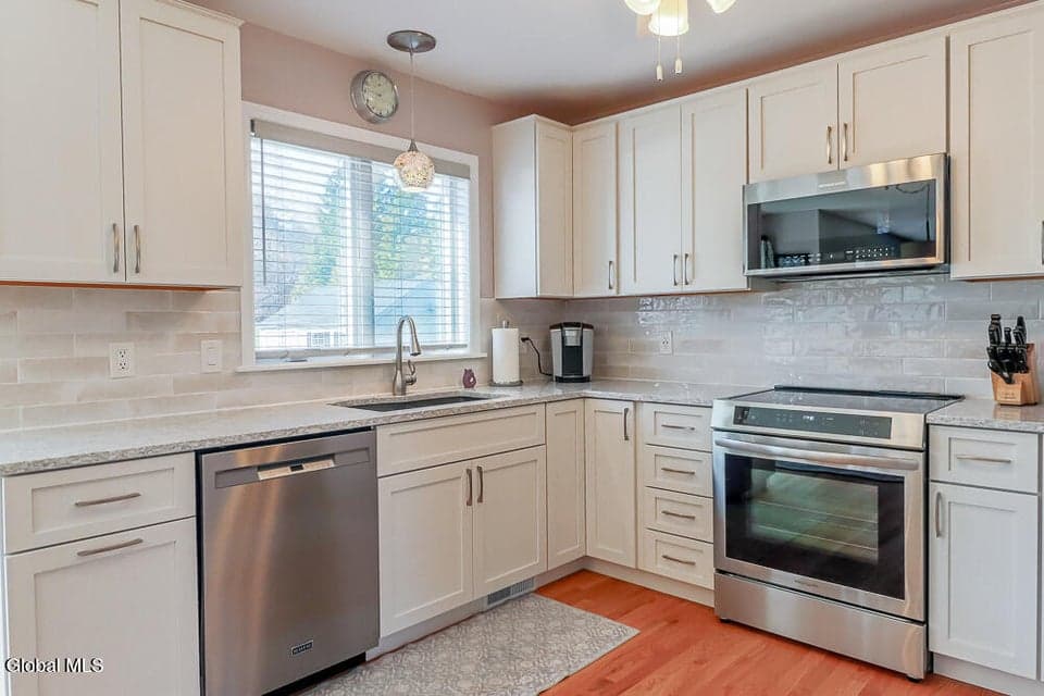 144 Blossom Lane, photo 4