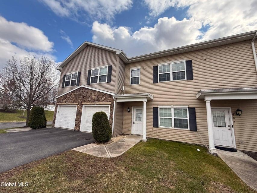 403 Avalon Place, photo 2
