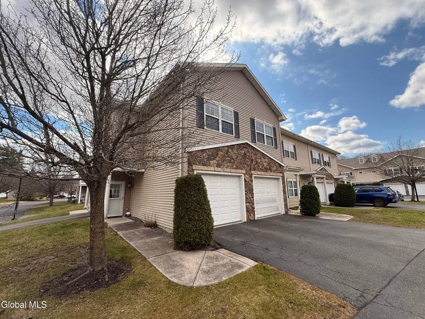 403 Avalon Place, photo 3