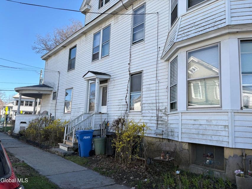 499 Delaware Avenue, photo 2