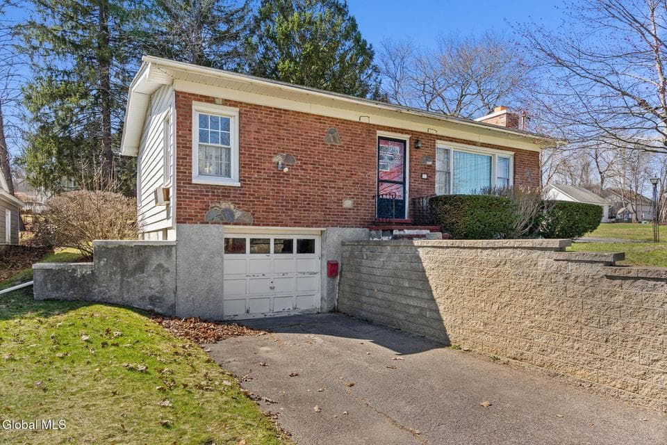 601 S Perry Street, Johnstown, NY, photo 3