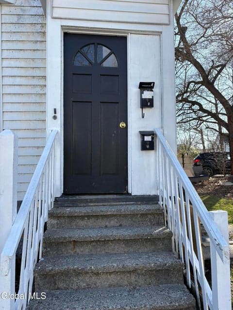 499 Delaware Avenue, photo 3