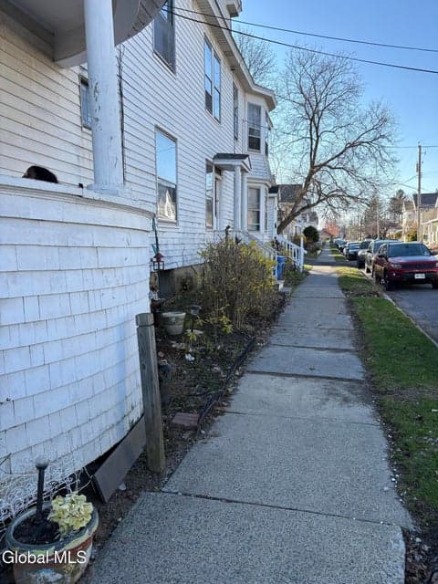 499 Delaware Avenue, photo 4