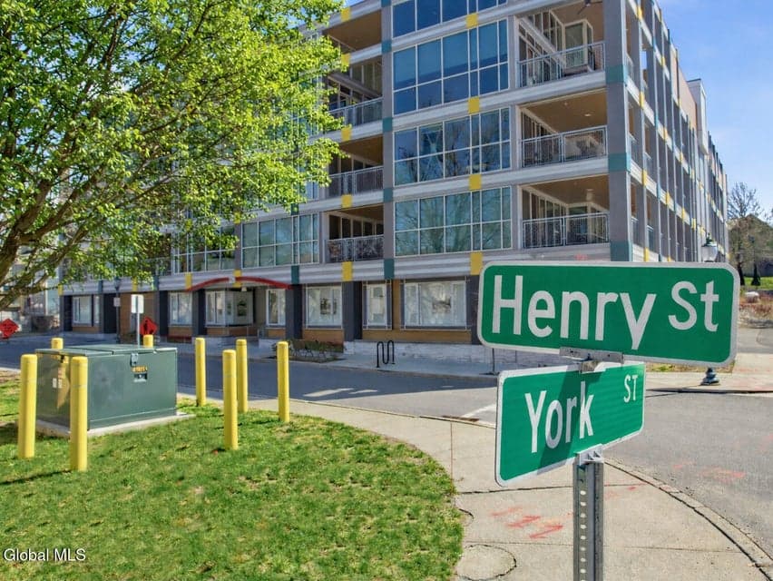 128 Henry Street, photo 1