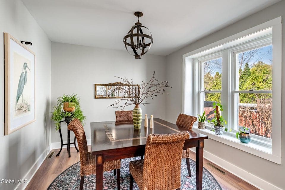 866 Thompson Street, photo 5