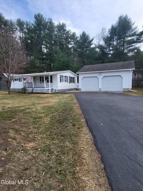 16 Towner Road, Lake Luzerne, NY