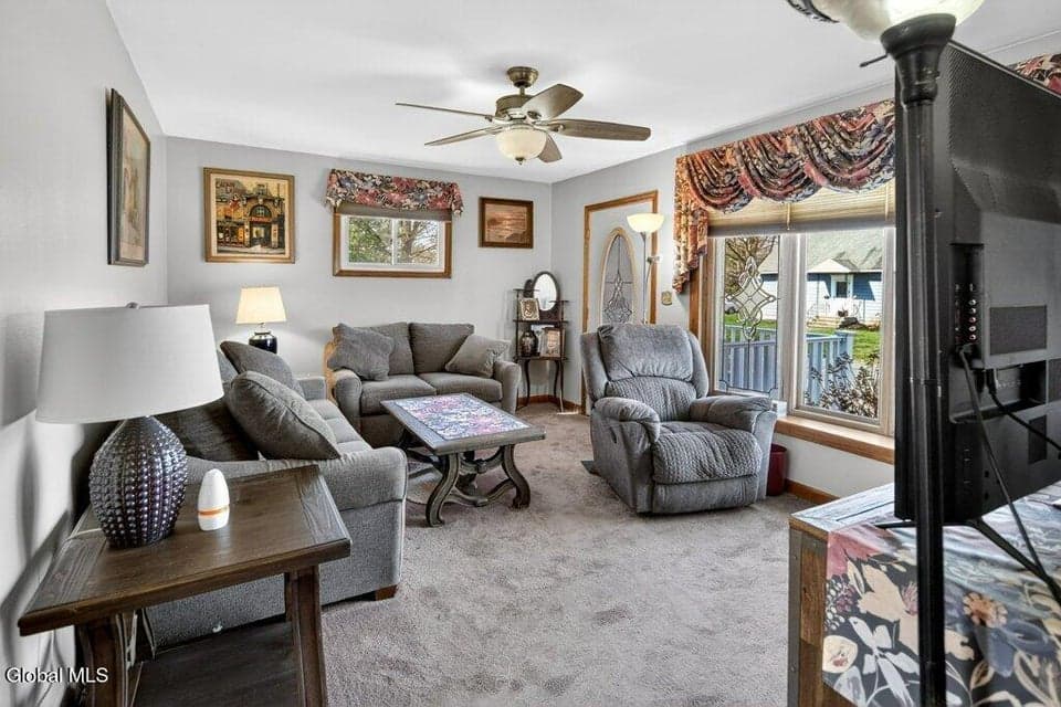 3 Hudson Place, Colonie, NY, photo 2