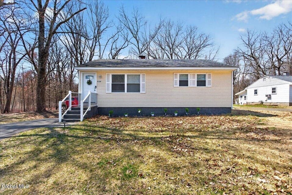 6129 Johnston Road, photo 2