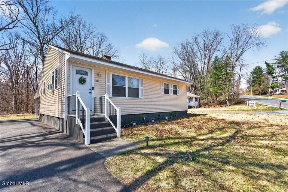 6129 Johnston Road, photo 1