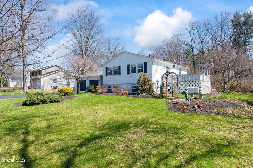 866 Huntingdon Drive, Niskayuna, NY, photo 2