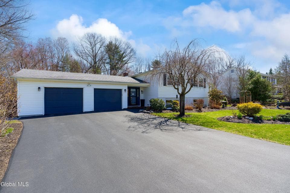 866 Huntingdon Drive, Niskayuna, NY, photo 3