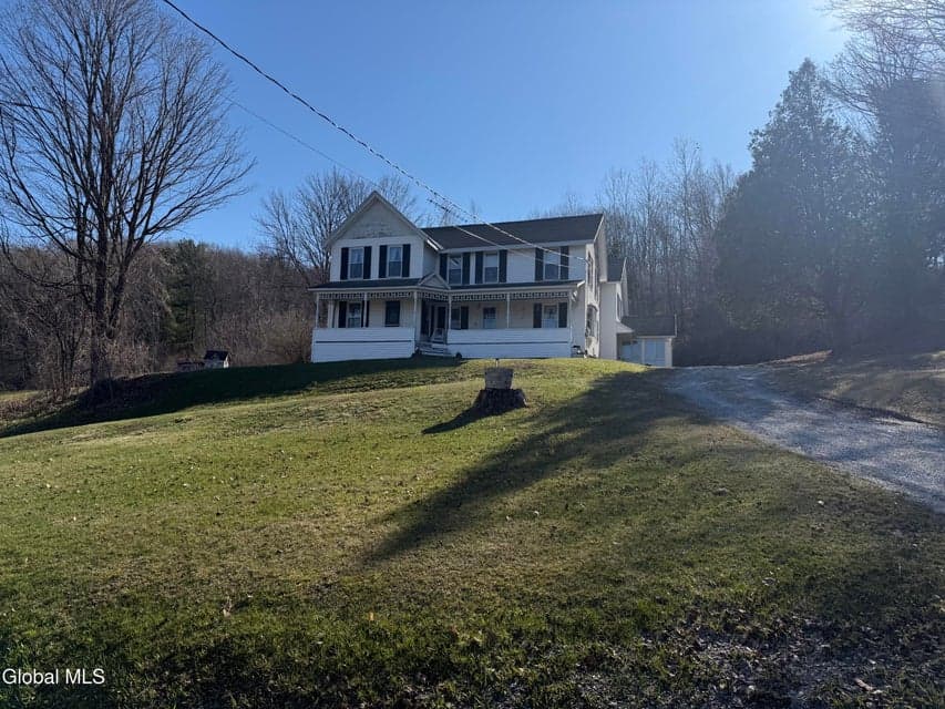 818 Middle Road, photo 2