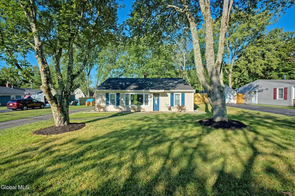 2 Alamo Lane, Colonie, NY 12304, photo 1