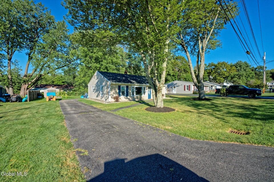 2 Alamo Lane, Colonie, NY 12304, photo 3