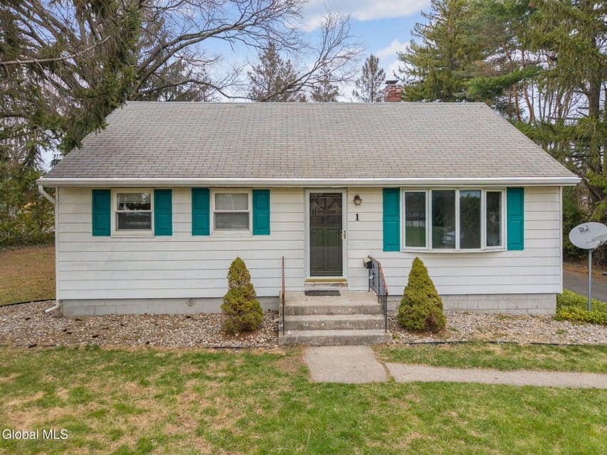 1 Philip Court, Colonie, NY, photo 3