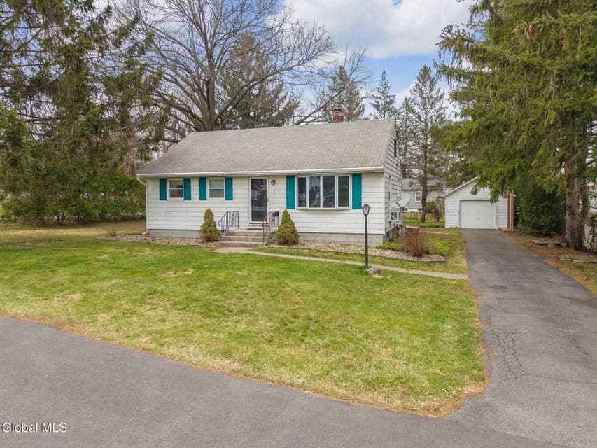 1 Philip Court, Colonie, NY, photo 2