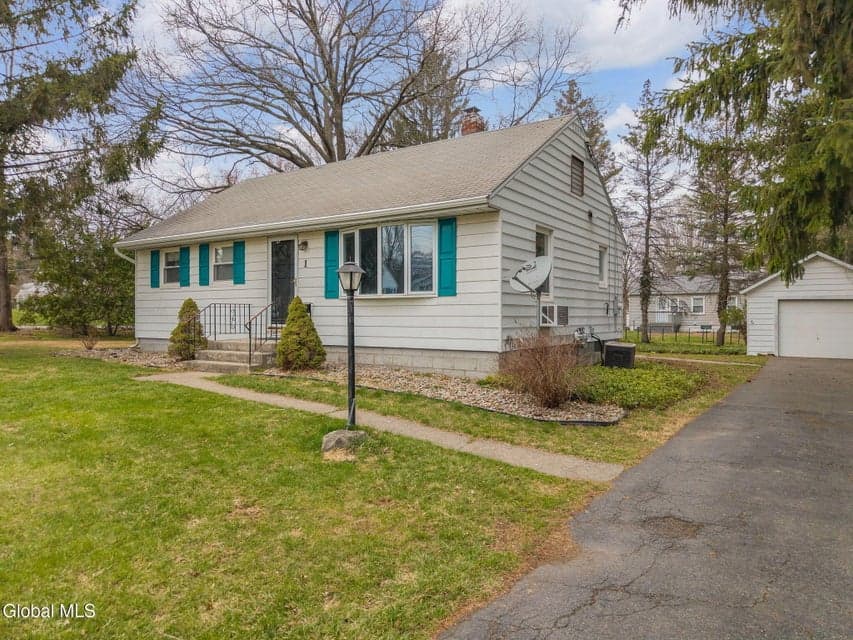 1 Philip Court, Colonie, NY, photo 1