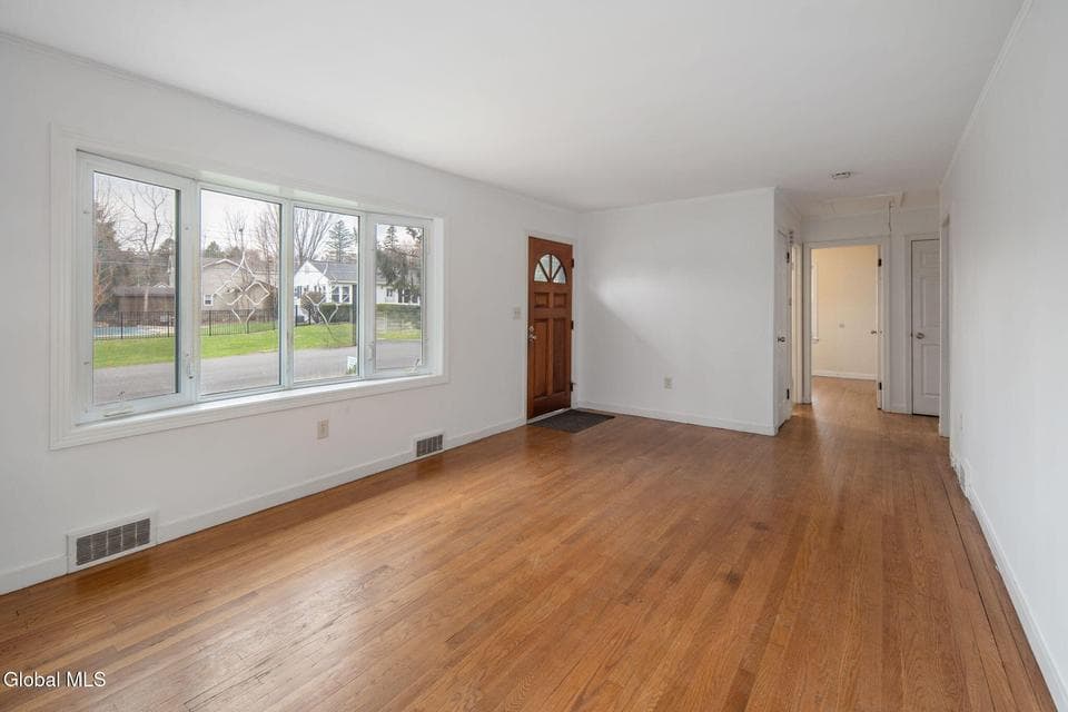 1 Philip Court, Colonie, NY, photo 4