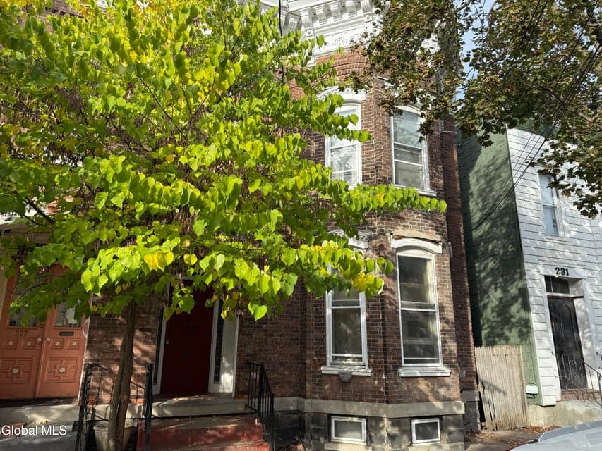 229 Green Street, photo 1