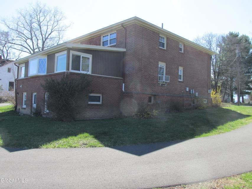 2236 New York 385, photo 3