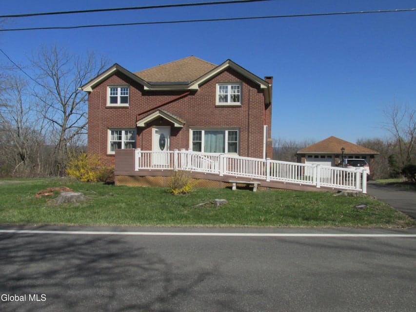 2236 New York 385, photo 1