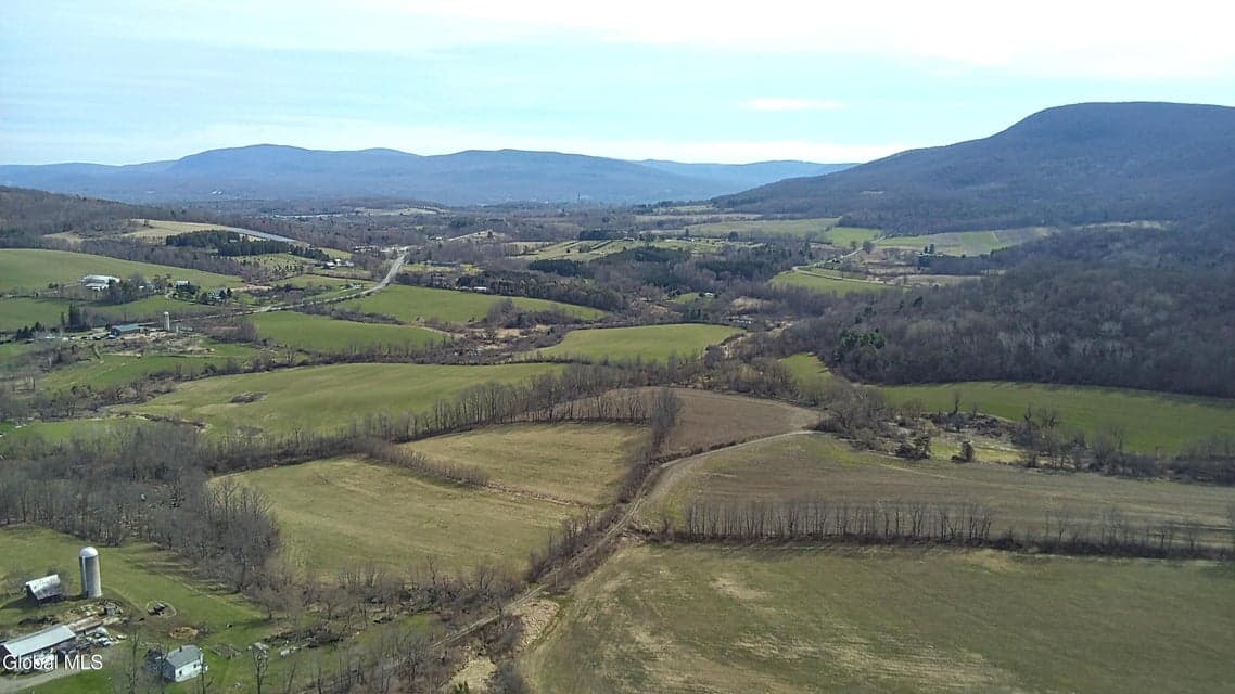 605 Breese Hollow Road, photo 2