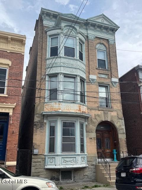 1040 5th Avenue, photo 1