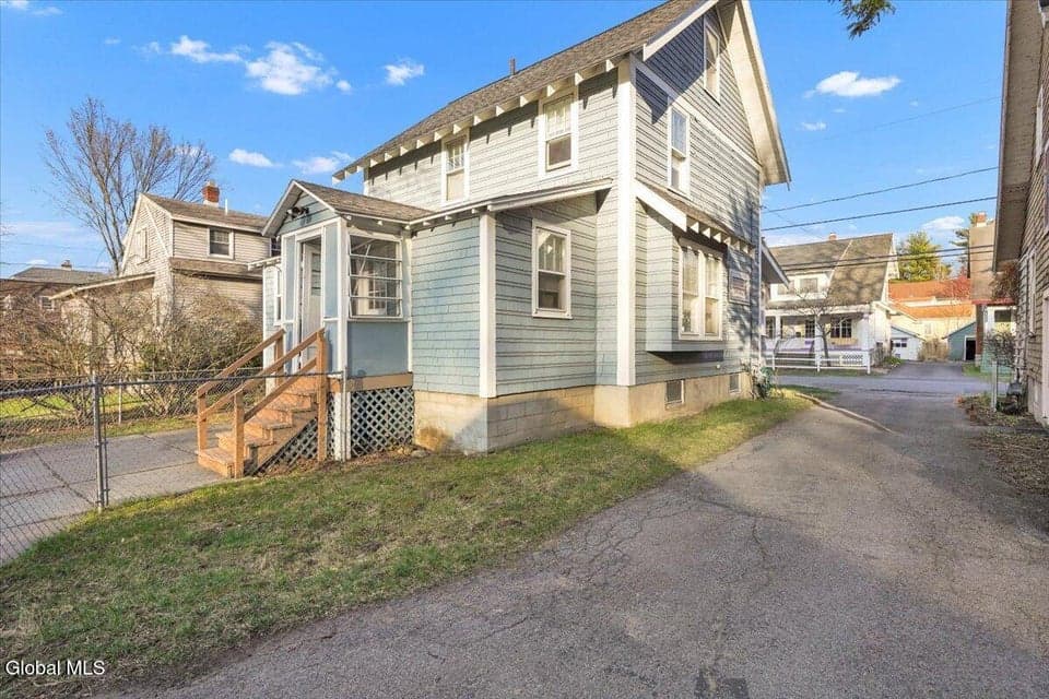 1095 Regent Street, photo 3