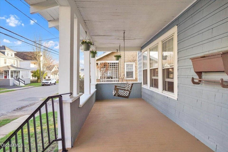 1095 Regent Street, photo 4