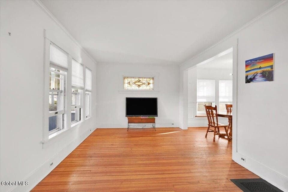 1095 Regent Street, photo 5
