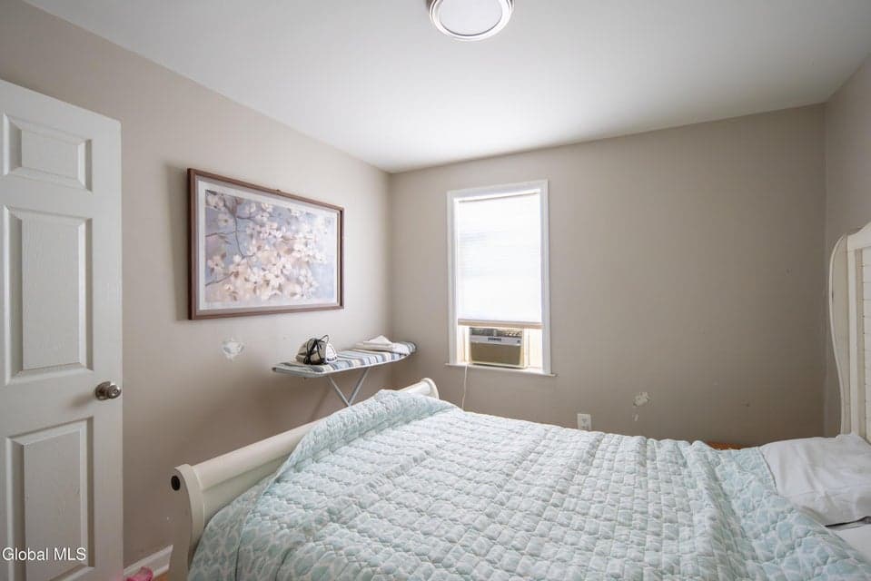 61 Tyler Street, photo 3